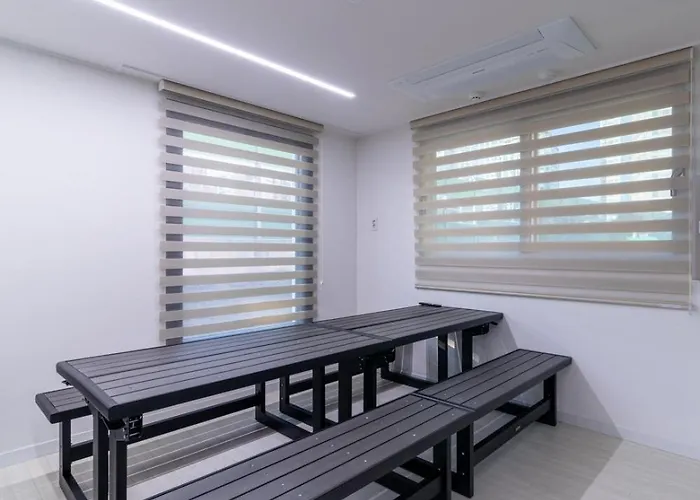 A Large House With 4 Bedrooms And 3 Bathrooms, Suitable For 16 People Сasa de vacaciones *