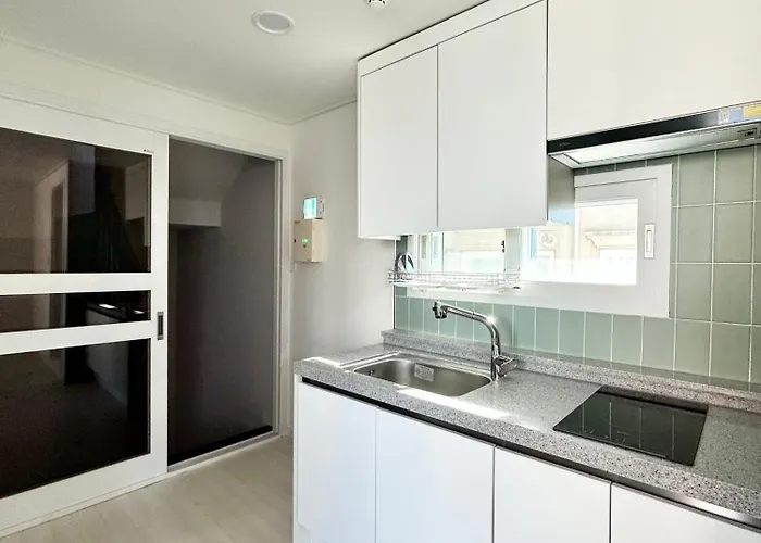 A Large House With 4 Bedrooms And 3 Bathrooms, Suitable For 16 People Сasa de vacaciones