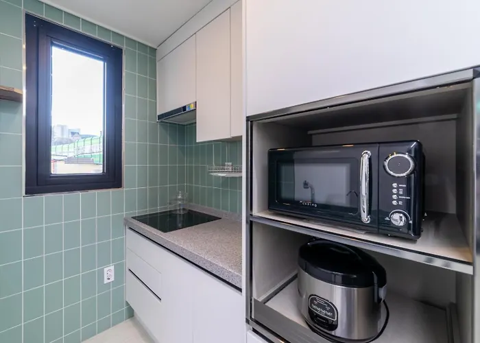 A Large House With 4 Bedrooms And 3 Bathrooms, Suitable For 16 People