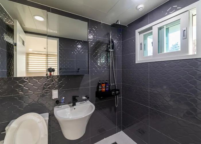 A Large House With 4 Bedrooms And 3 Bathrooms, Suitable For 16 People Сasa de vacaciones