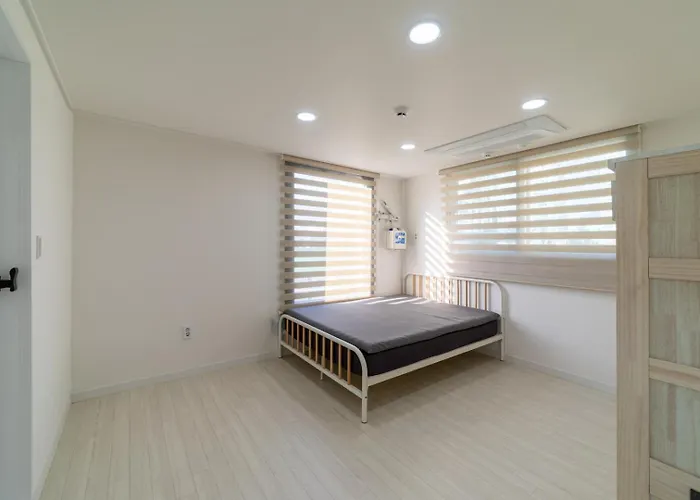 A Large House With 4 Bedrooms And 3 Bathrooms, Suitable For 16 People Сasa de vacaciones *